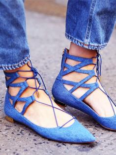 Flats that still share the sultry nature of a stiletto sans the discomfort. // #StreetStyle