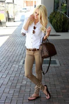 I must have those pants! Beige skinny jeans, made out of comfortable looking material too :D