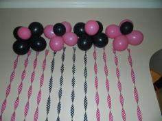Balloon backdrop at a Minnie Mouse Party #minniemouse #balloons