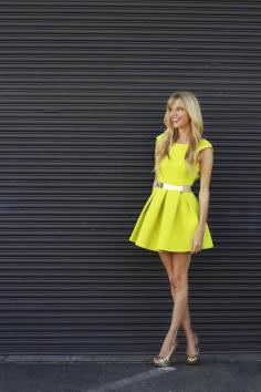 yellow dress + gold touch #fashion #moda