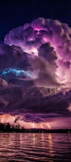✯ Spectacular lightning storm at Lewis Smith Lake near Jasper, Alabama