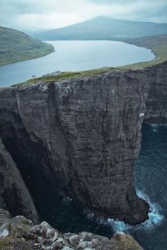 Sorvagsvatn - lake over the ocean