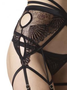 This is gorgeous, such intricate detail and a very flattering design for a suspender belt