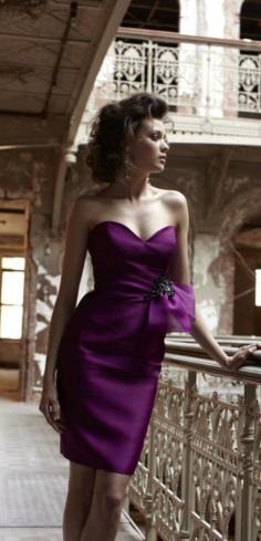So beautiful short purple bridesmaid dresses for wedding and love the flower