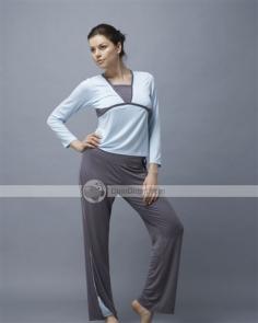 This summer yoga suit is decorated to give you that slim effect. Soft material of long sleeve yoga suit gives you sufficient comfort. Breathable well, you will not feel hot. This is a perfect set for yoga practitioners and others who want to practice yoga. This long sleeve yoga suit is very suitable for women in summer.