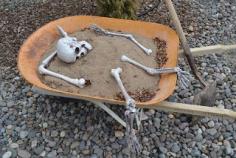 Nifty Thrifty & Thriving: Outdoor Halloween Decorations