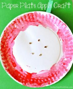 Easy craft for a toddler or preschooler to make to learn about apples!