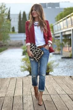 Ripped jeans, chic blazer, statement necklace, + a BOLD envelope clutch = Classic Style Perfection. // Helena Cueva