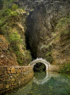 
                    
                        Moon Bridge, Zhangjiajie, Hunan, China
                    
                