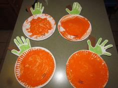 
                        
                            Handprint pumpkins - cuteness!! Love this for Pre-K & the Kinders!!
                        
                    