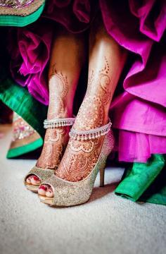 
                    
                        Gold Indian wedding shoes with payal
                    
                