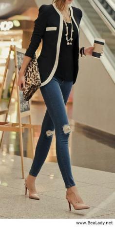 
                    
                        ripped jeans #jeans #fashion #streetstyle #rippedjeans
                    
                