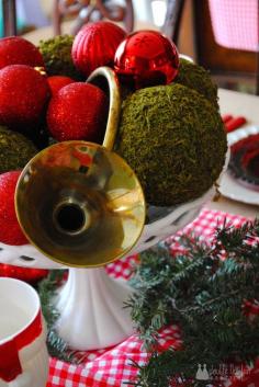 
                    
                        Make a Christmas centerpiece with just 3 elements by Double the Fun Parties | doublefunparties....
                    
                