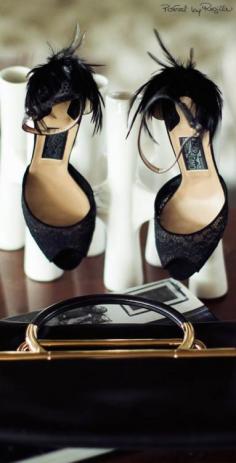 
                    
                        Regilla ⚜ Salvatore Ferragamo #shoes #beautyinthebag #omg #heels
                    
                