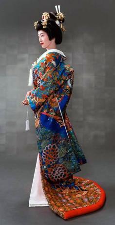 
                    
                        Contemporary Uchikake. Japanese Bride
                    
                