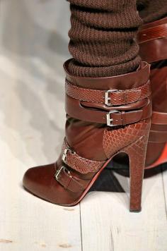 
                    
                        louboutin buckle boots from victoria beckham's fw12 collection #shoeporn #actionshot
                    
                