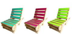 
                    
                        Outdoor chairs made from pallets.
                    
                