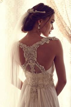 
                    
                        Back Detail Wedding Dresses: Anna Campbell Gossamer Collection. But id want to cut that little tail off
                    
                