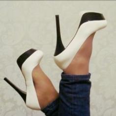 Black and White #shoes #girl fashion shoes #girl shoes #fashion shoes #my shoes| http://girlshoescollections187.blogspot.com