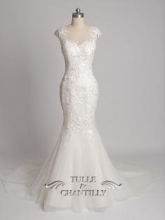 
                    
                        Gorgeous Mermaid Lace Wedding Gown With Illusion Boat Neck
                    
                