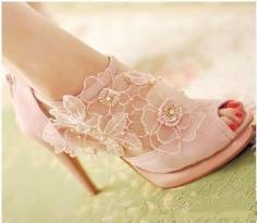 ♥ Beautiful Powder Pink Lace Shoes  #weddbook #wedding #shoes #vintage #lace #fashion
