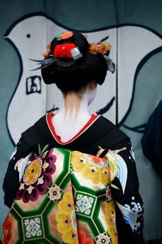 Maiko 舞妓 beautiful colors!