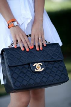 Vintage Chanel Jumbo + neon nails