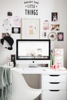 
                    
                        15 Things Every Single Fashion Blogger Has on Her Desk - mini gallery wall above desk
                    
                