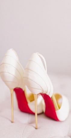 Oh... If only I was 5 inches shorter......Christian Louboutinr @opulentnails christian louboutin shoes heels
