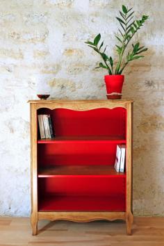 I love this bookshelf with the bright red interior and matching flowerpot on top (!). Old dresser DIY.