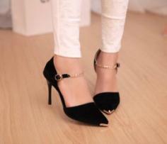 
                    
                        chain buckle and pointed toe high heels
                    
                