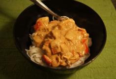 
                    
                        Thai Peanut Chicken - made in the slow cooker for 6 points+ or 237 calories - delicious and fun new dinner
                    
                