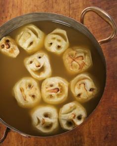 
                    
                        Shrunken head apple cider punch: One of the greatest halloween ideas I have ever seen!  so stinking clever!!
                    
                