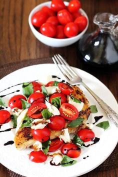 
                    
                        Chicken Caprese -- made easy with just 6 ingredients in about 20 minutes, and perfect for summer! | gimmesomeoven.com #dinner #recipe
                    
                