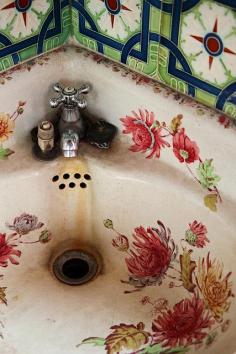 antique sink detail