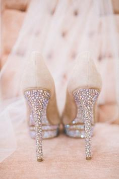 Sparkly shoes are an amazing touch to complete your wedding outfit! #weddings #shoes