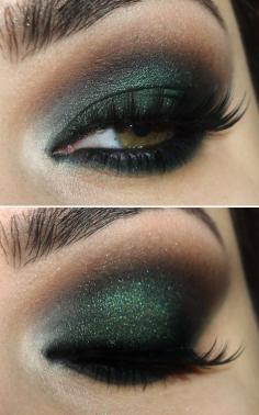 Metallic green smokey eye - winter makeup