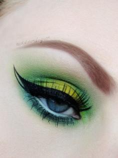 How to Apply Eye Makeup Based on Your Eye Shape