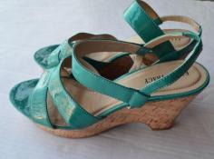 
                    
                        New Ellen Tracy Open Toe Summer Teal Glossy Shoes Size 9.5 M #EllenTracy #OpenToe
                    
                