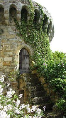 Looks like Rapunzel's tower! Scotney Castle Kent, UK