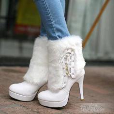 White furry snow boots - I'm in love!
