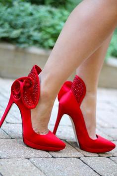 Lady in red.  #shoes