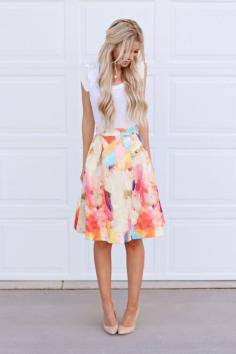 So cute. Perfect. White top, floral skirt, nude heels