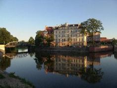 Located on the banks of the Odra River, next to the Maria watermill in the Slodowa Island, the Tumski hotel offers cosy rooms that will make guests feel like at home. The hotel is just a quick walk from Wroclaw's Old Town, where guests can visit the Market Square, the Town Hall or the Opera. This charming hotel is a great option for both business and leisure travellers. It offers comfortable rooms, equipped with a work desk and free WIFI so business guests can get some work done. Guests staying at the hotel can enjoy traditional Polish specialties on the Barka Tumska, the first restaurant on a boat at the Oder River, which is perfect to organise corporate events and wedding receptions. The Mill Inn, the hotel's restaurant, is decorated recreating the atmosphere of an old tavern, where guests will be able to taste mouth-watering desserts.