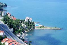 Just 2km from the centre of Ordu on Turkey's Black Sea Coast, this hotel boasts a spectacular location on a small peninsula over-looking the sea. There are many facilities for guests' comfort and convenience, including a large terrace with terrific views and a semi-Olympic sized pool, ideal for a cooling swim. For beach lovers, there is a small beach infront of the hotel. A poolside restaurant serves regional cuisine and seafood. Popular for hosting social functions, such as weddings and conferences, this hotel is ideal for both business and leisure travellers to this part of Turkey. For getting out and about, local transport runs 200m from the hotel and the bus station in Ordu is 3.5km away.