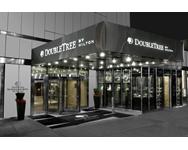 DoubleTree by Hilton Metropolitan Hotel is perfectly located at Lexington Avenue (at 51st Street) in the heart of Midtown Manhattan's fashionable East Side. This newly renovated, iconic hotel is steps from Park Avenue, Bloomingdales, Madison Avenue shopping, the United Nations, Central Park, St. Patrick's Cathedral, Rockefeller Center, Radio City Music Hall, Broadway theaters, The Museum of Modern Art and many other famous museums. Originally designed by famous Art Deco architect Morris Lapidus, DoubleTree by Hilton Metropolitan completed a $25 million transformation project in summer 2012 which restored this landmark hotel to its former glory. Grand Central Terminal and all major bus & subway lines are within walking distance The hotel offers 764 guest rooms (including 22 suites) which were renovated in summer 2012. In-room amenities include 37-inch flat screen television, cordless telephone and large work desk with ergonomic chair amidst contemporary, sleek décor. Met Grill is the hotel's restaurant open for breakfast; Met Bar is a trendy lounge located in the lobby featuring cocktails and light fare. Additional hotel amenities include complimentary 24-hour business center, complimentary fully equipped 24-hour fitness center, room service, salon, gift shop and a Concierge/Theater Ticket Desk. For groups and meetings, the hotel has 12,000 sq. ft. of modern event space which includes a Ballroom, two boardrooms & two glass-enclosed Penthouses with balconies The hotel is 100% non-smoking. Self & valet parking are available. The hotel allows pets (under 60 lbs). There is 24-hour Security onsite