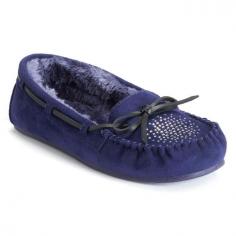 Keep casual and comfortable in these women's faux-fur moccasin shoes from SO. SHOE FEATURES Classic moccasin style Faux tie lace Faux-fur lining Flat sole SHOE CONSTRUCTION Manmade upper Polyester, faux fur lining Textile, manmade outsole SHOE DETAILS Round toe Slip-on Padded footbed Size: 9 MED. Color: Blue. Gender: Female. Age Group: Kids. Pattern: Solid. Material: Polyester/Fauxfur/Lace.