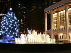 Lincoln Center, Josie Robertson Plaza
