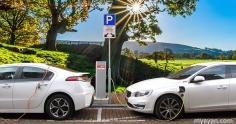 Know the advantages and disadvantages of electric cars. Is it the right time to buy an electric car? The upsides & downsides of electric cars explained