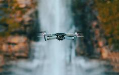 Photography Drones have evolved a lot since the last decade. A serious investment in a high-quality camera drone can add a unique perspective to your production house. You are in the right place if you are searching for the best drone to buy right now. So, whether you are an amateur or pro-level photographer, we have tested plenty of ready to fly,  latest models and listed the world’s modest flying camera drones for you. 

The Best Photography Drones At A Glance

1. DJI Mavic 2 Zoom
2. Autel EVO II
3. DJI Mavic Mini
4. PowerVision PowerEgg X Wizard
5. Parrot Anafi FPV
6. Ryze Tello
7. PowerVision PowerEye

Check out more information at - https://gophotoglife.com/7-best-photography-drones-in-2020/